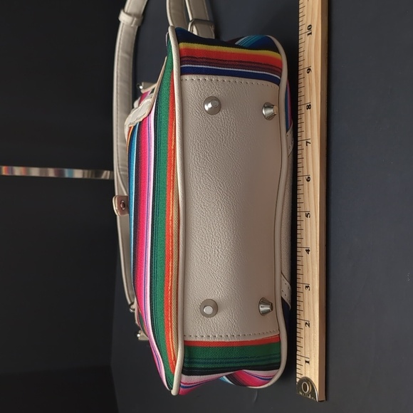 Cowgirl Trendy Women's Western Ivory Concealed Carry Crossbody Bag. - Picture 14 of 16